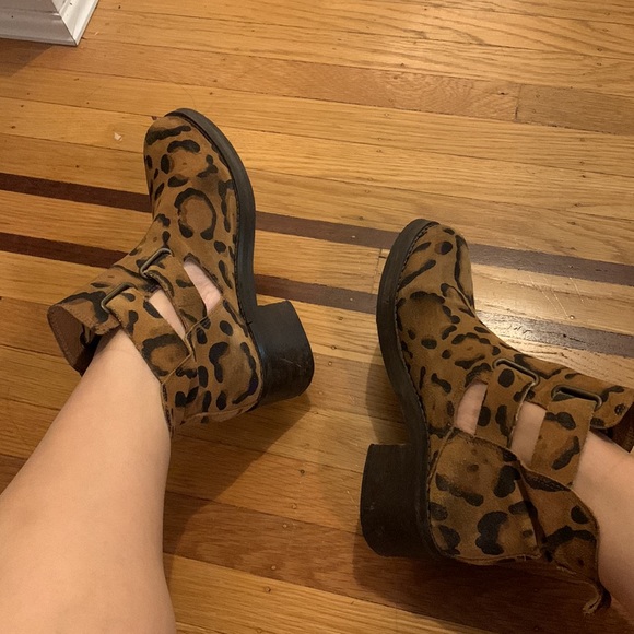 Topshop Leopard Print Boots - Picture 5 of 7